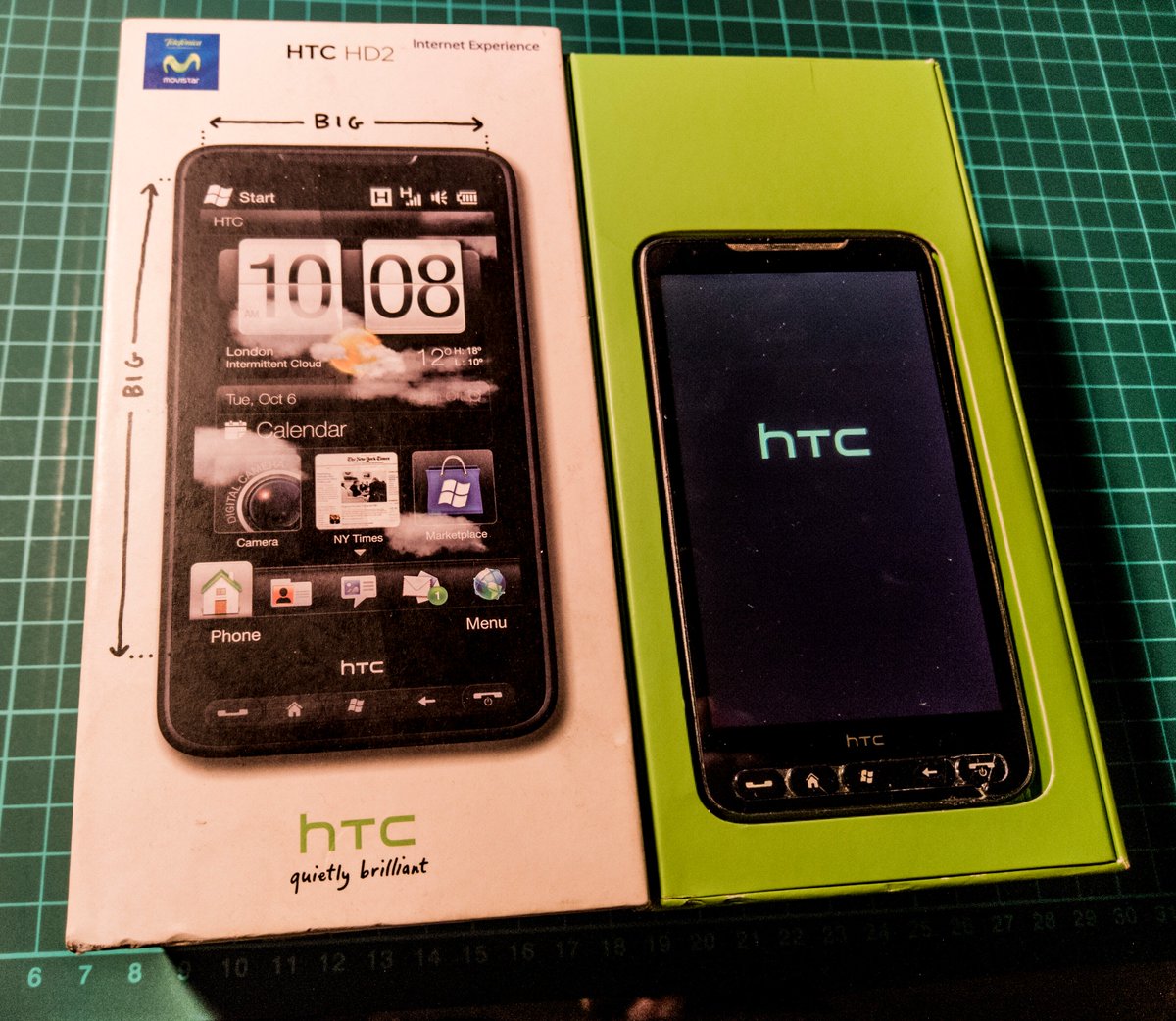 gzlolailo's tweet photo. Look what has returned home after a few years out. #thebeast #htchd2 @htc @HTCelevate @htc_es 
I'm so happy! My first #HTC ever https://t.co/wAjtCjsu6t