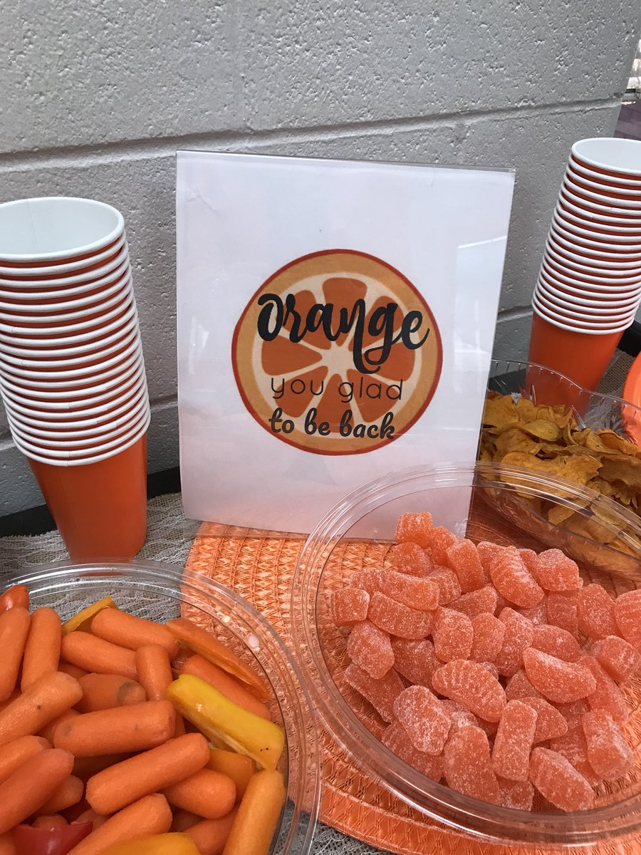 Satothaburr's tweet photo. We started kindness week with an “Orange you glad to be back” treat bar @GWCarverES #allthingsorange #tweetingtuesday https://t.co/n6xPvI6hW1