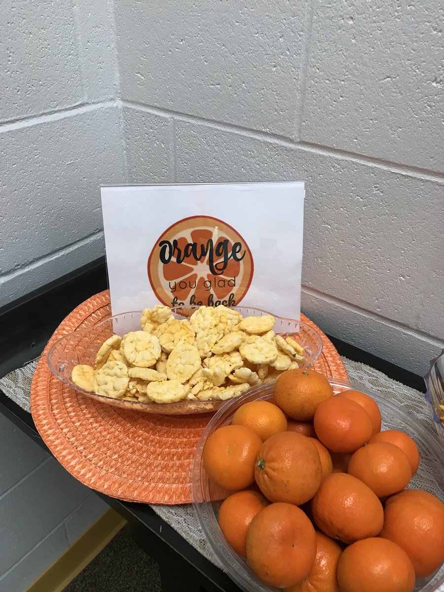 Satothaburr's tweet photo. We started kindness week with an “Orange you glad to be back” treat bar @GWCarverES #allthingsorange #tweetingtuesday https://t.co/n6xPvI6hW1