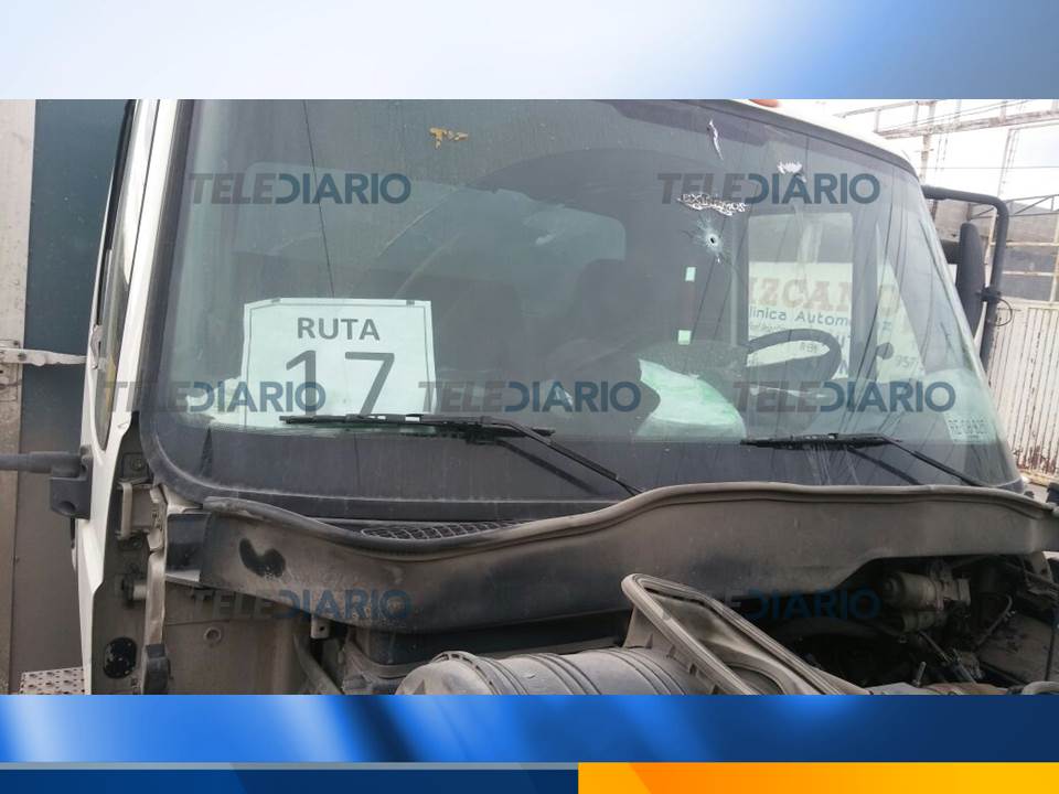 TDReynosa's tweet photo. EN LA COLONIA TAMAULIPAS DE LA CIUDAD DE #REYNOSA SE LLEVO A CABO UN ENFRENTAMIENTO ENTRE PRESUNTOS DELINCUENTES Y ELEMENTOS ESTATALES, VARIOS VEHÍCULOS RESULTAN CON DAÑOS SIN CONOCER AUN EL NUMERO DE VICTIMAS. https://t.co/4lImiPOMcf