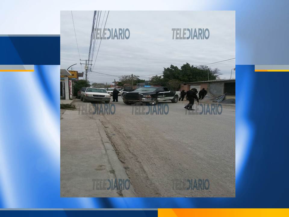 TDReynosa's tweet photo. EN LA COLONIA TAMAULIPAS DE LA CIUDAD DE #REYNOSA SE LLEVO A CABO UN ENFRENTAMIENTO ENTRE PRESUNTOS DELINCUENTES Y ELEMENTOS ESTATALES, VARIOS VEHÍCULOS RESULTAN CON DAÑOS SIN CONOCER AUN EL NUMERO DE VICTIMAS. https://t.co/4lImiPOMcf