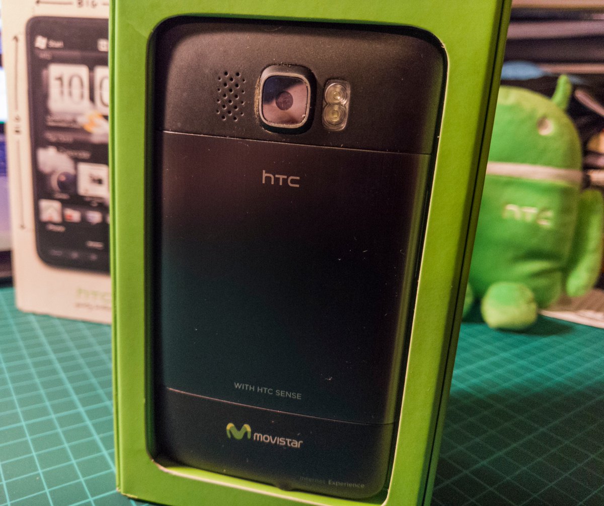 gzlolailo's tweet photo. Look what has returned home after a few years out. #thebeast #htchd2 @htc @HTCelevate @htc_es 
I'm so happy! My first #HTC ever https://t.co/wAjtCjsu6t