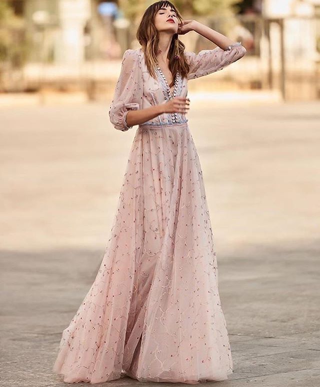 AZdecora's tweet image. Invitadas ideales que eligen vestidos de  @christoscostarellos en rosa polvado 💕 ¿No os parece que es espectacular? ift.tt/2n4WA1h