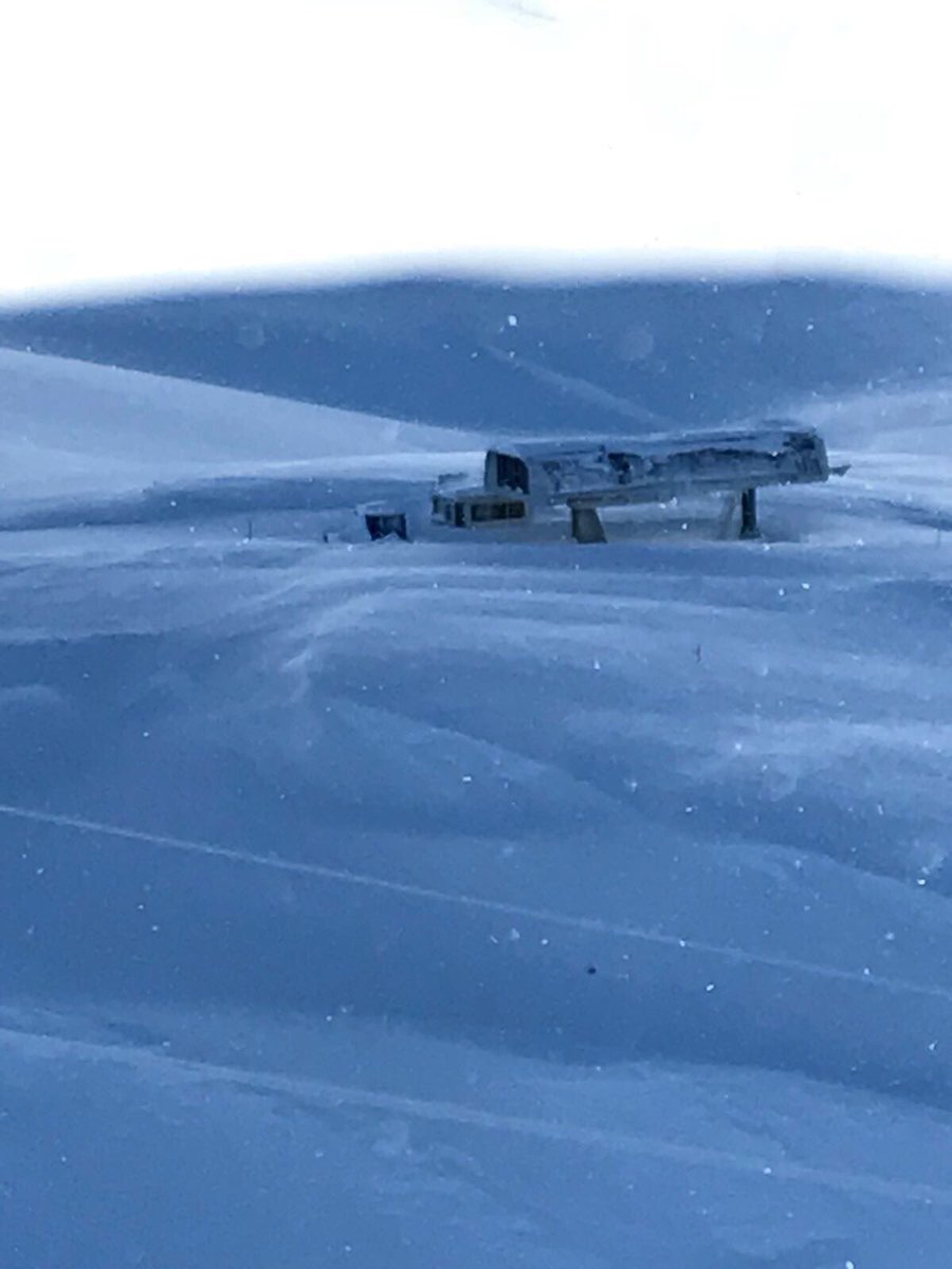 Pascal_Schaer's tweet photo. After heavy snowf. Pistenbully prepares slopes in #SaasFee. Snow like it hasn't been for 20 y.  @StormchaserUKEU @Blickch @20minutesOnline https://t.co/jn7lWM4oLj