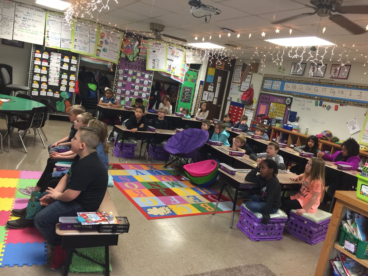 DameronMC2's tweet photo. Thank you to Cole McBride and Keaton Winfrey for reading and discussing with my class today! Baseball rules!!!!! @MaplecrestLeban @KevinGLowery https://t.co/tT4yLLJZx3