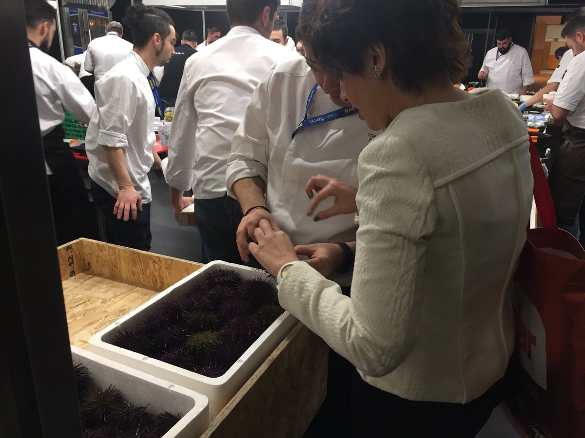 ClaraLCasero's tweet photo. #MadridFusion2018 preparando las ponencias en backstage https://t.co/UmQ5BYVLc7