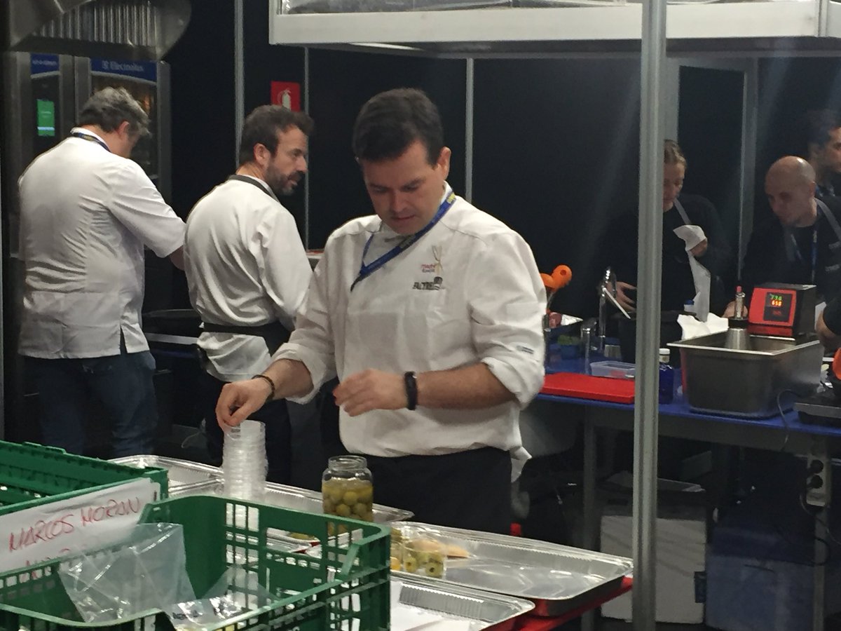 ClaraLCasero's tweet photo. #MadridFusion2018 preparando las ponencias en backstage https://t.co/UmQ5BYVLc7