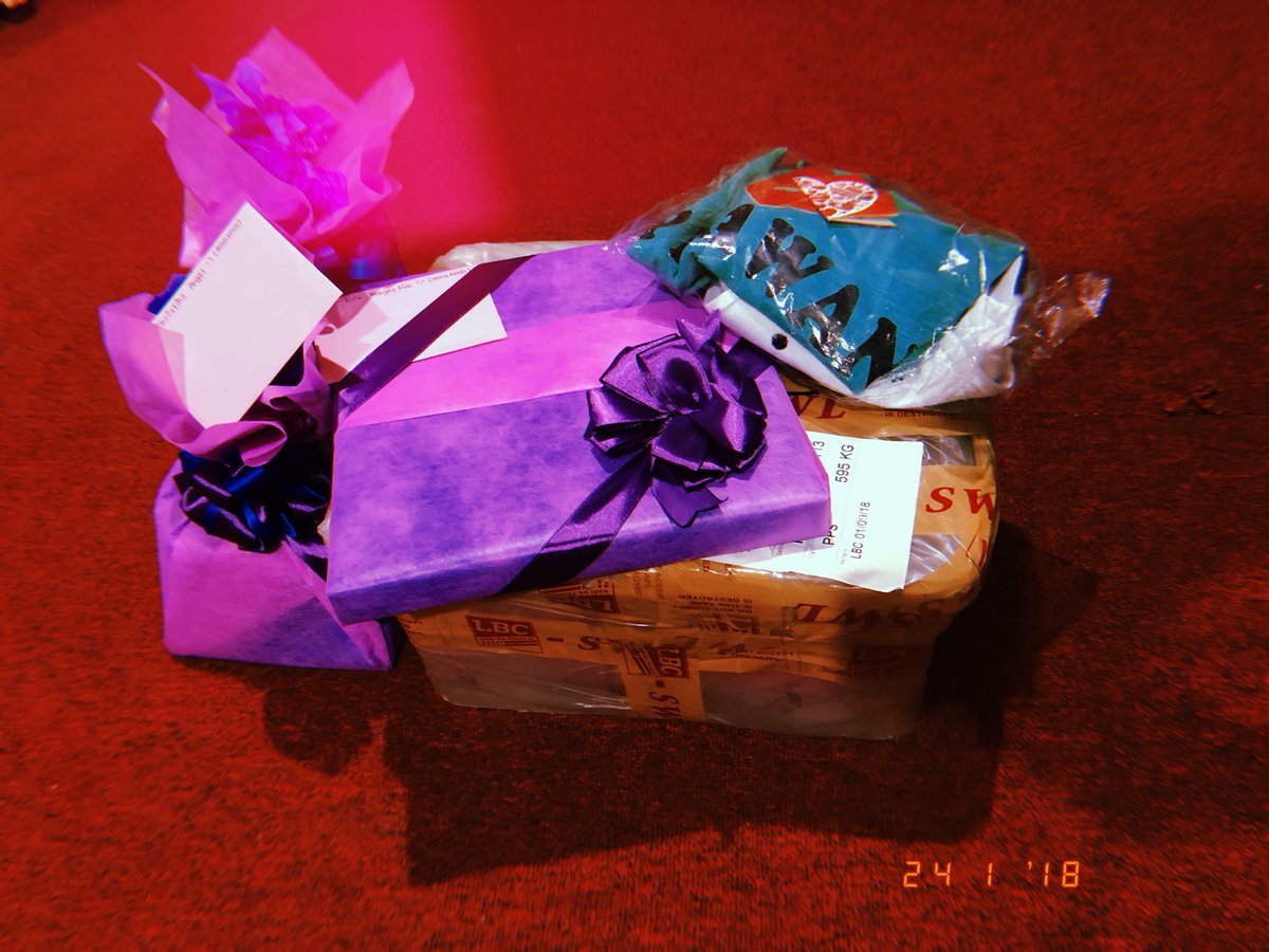 ritzazul's tweet photo. May pahabol na gifts. Birthday ko pa rin. 😂😍😘 maraming salamat po sa mga nagbigay. From Hongkong and Palawan. 😘 I love you all! GOOOOOOOD MOOOORNIIIING!!!!!!! https://t.co/l5SkeEZRek
