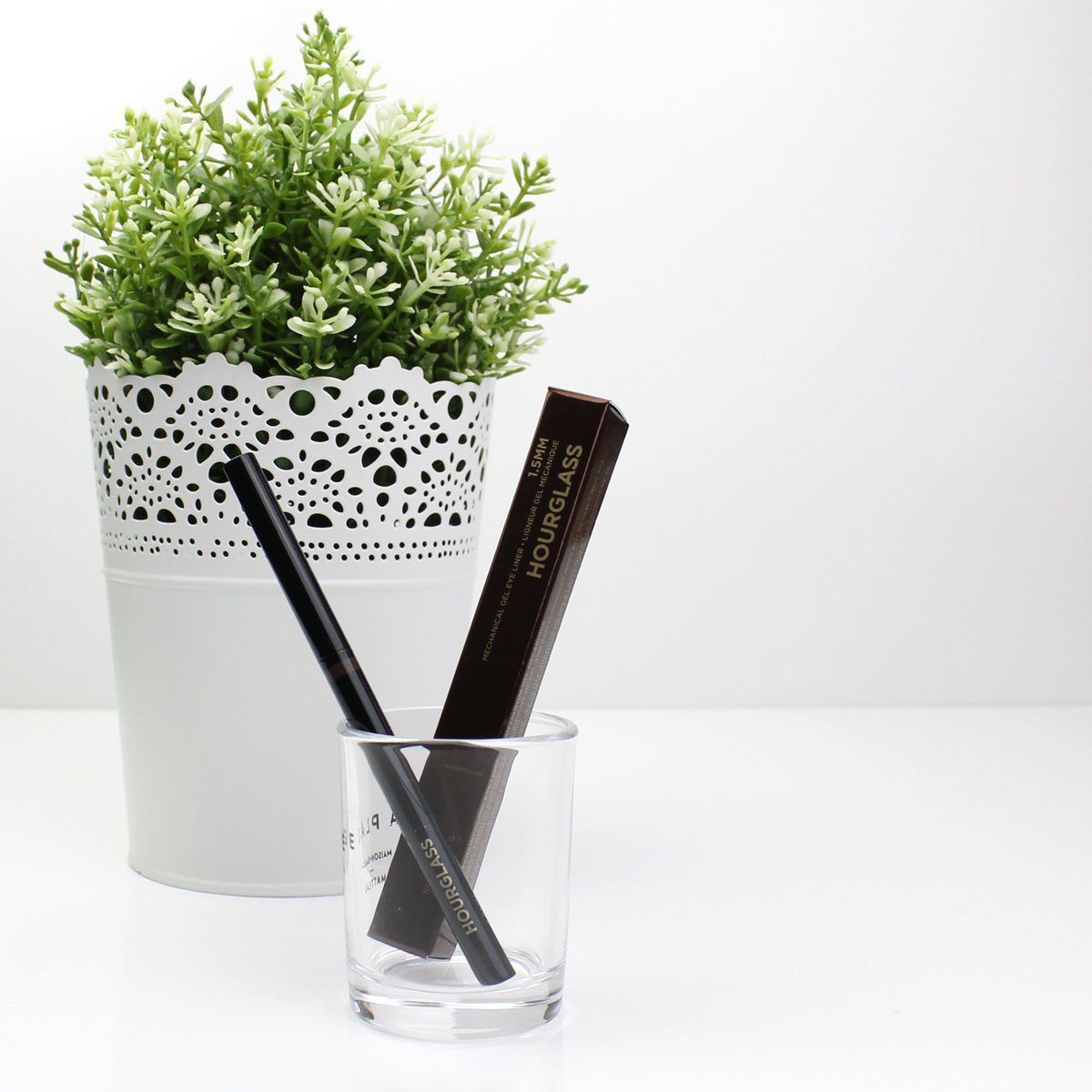 Welcome to the family <a href="/HourglassMakeup/">Hourglass Cosmetics</a> Mechanical Gel Eye Liner in Canyon! I have been so keen to try this once because I've heard only good things.