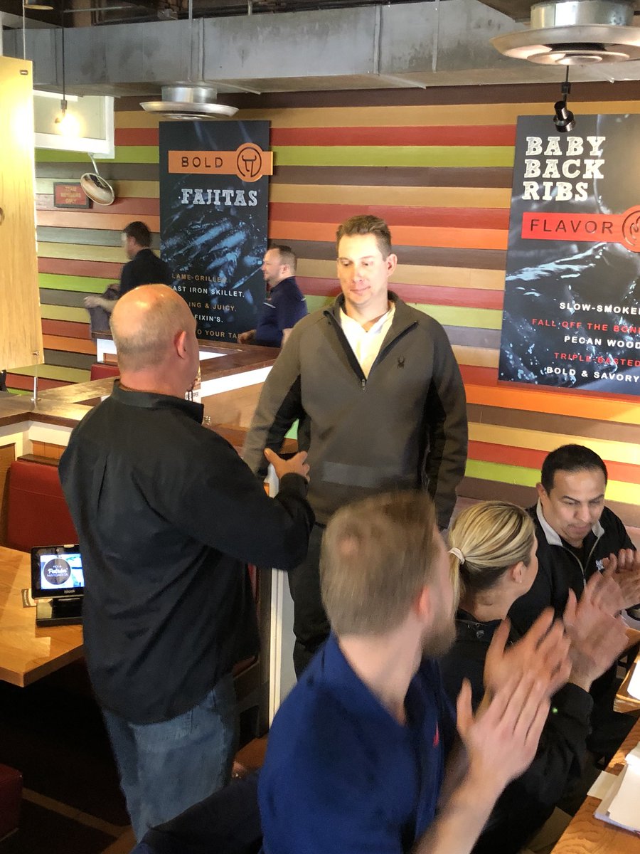 LynottSr's tweet photo. Loved all of the Peer to Peer recognition today, proud to work with these incredible leaders. And what do you do when a member of our team just became a new dad? Show #ChilisLove and caravan to the hospital. Congrats Sarah and @cannonball05 on beautiful baby Noah. @ChilisJobs https://t.co/dYJEF9le1i
