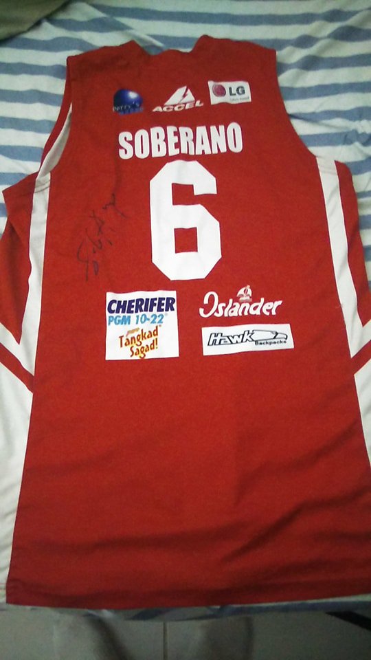 Jinho7012's tweet photo. Sa wakas nakapag pa autograph kay Idol! @AceeSoberano Sana maka pag arbor pa ng isa bago sila umalis. #6 #3pointGOD https://t.co/S0aApIUfbP
