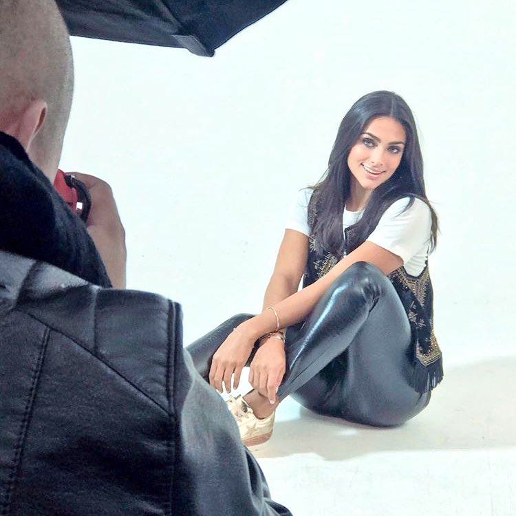 PriorityMacaA's tweet photo. Nuestra bella @Renotni en shooting con @Kswissmxoficial 💕✌🏻 #Notnitos https://t.co/510OLwTtfD