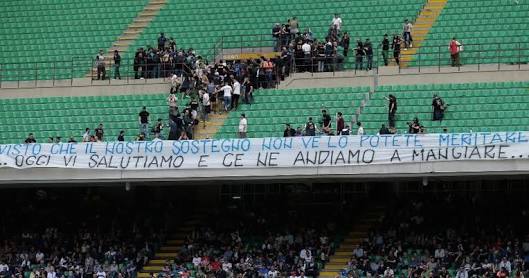 May 2017 - Inter didn't win any game in April and in their home match against Sassuolo the fans left the pitch after 25 minutes. Inter lost the 2-1 at FT