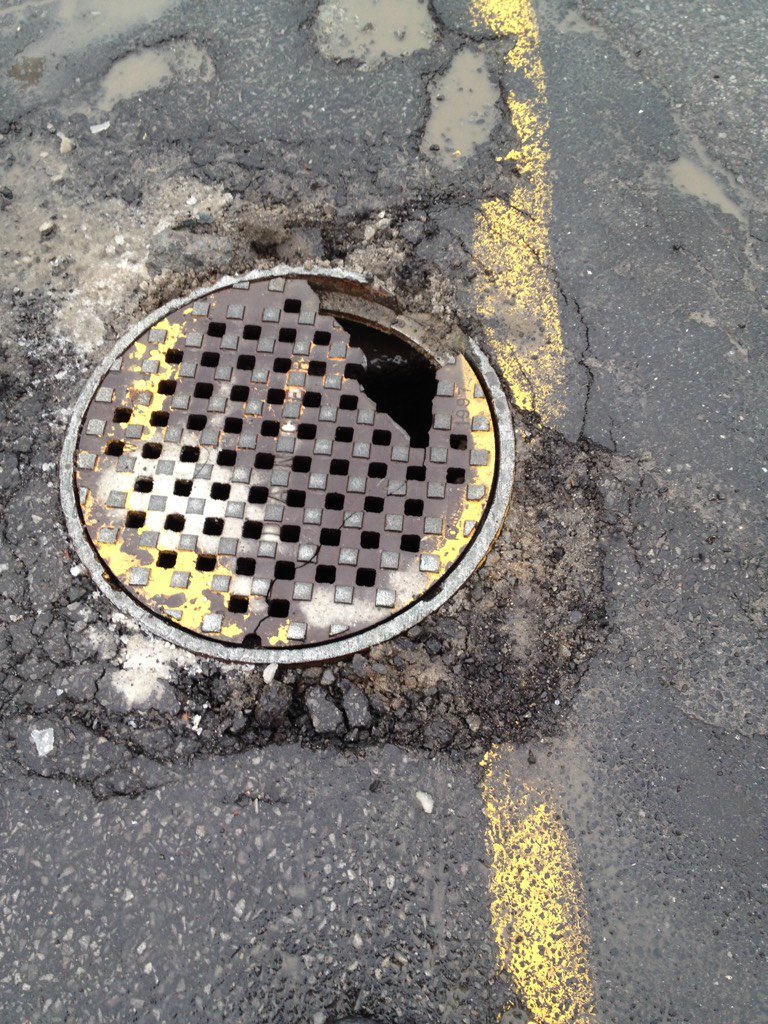 adventure_fam's tweet photo. Sewer grate falling apart on Lees Ave. between Chestnut St. and Lees Transit Station  @ottawacity @ottawa_traffic https://t.co/JhNYEAPV0Q
