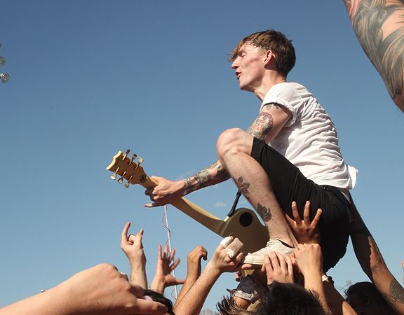 VansWarpedTour's tweet photo. WARPED LOOKS BACK :: 2009

#vanswarpedtour #warpedtour #foreverwarped https://t.co/NPA8GhQ5ID