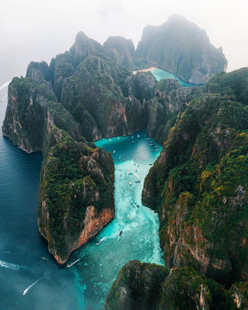fredimagazine's tweet photo. The WORLD is a BOOK and those who do not TRAVEL read only one page. 🌴🌏🌊

(📸 Michael Block)

#TravelTuesday #Thailand #PhiPhiIsland #Travel #Passport #Photographer #POTD #Greenery https://t.co/XBdnhe6zsA