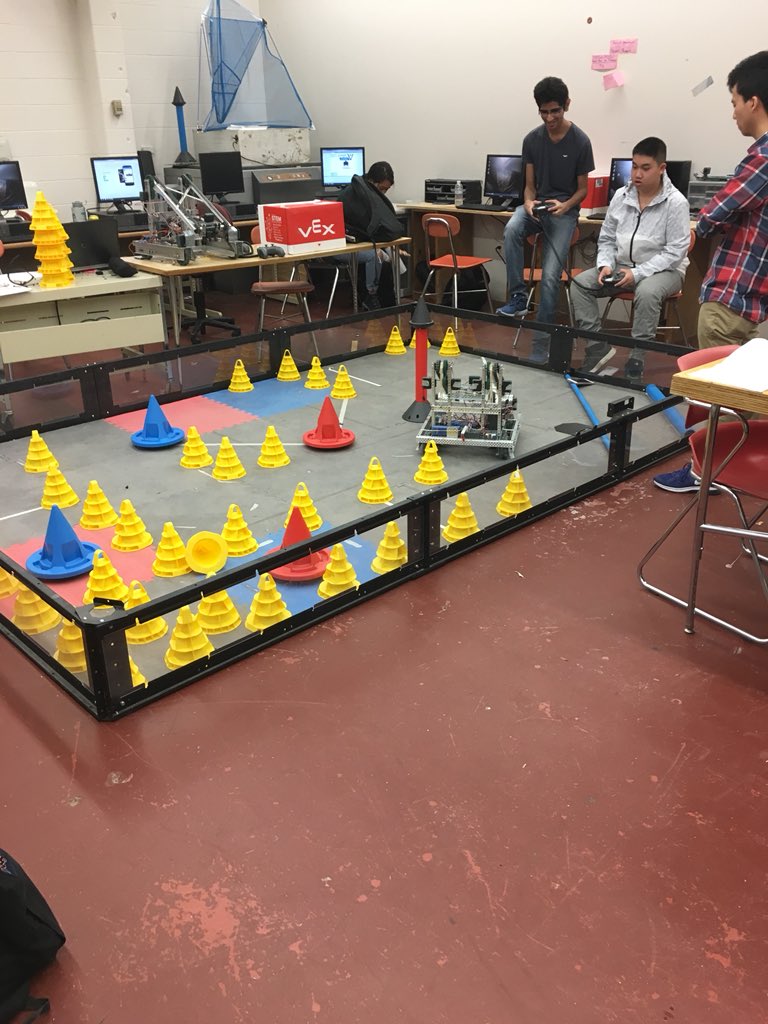 SHRHSrobotics's tweet photo. Getting ready for competition on Sunday @Quinsig https://t.co/syMEtIZywZ
