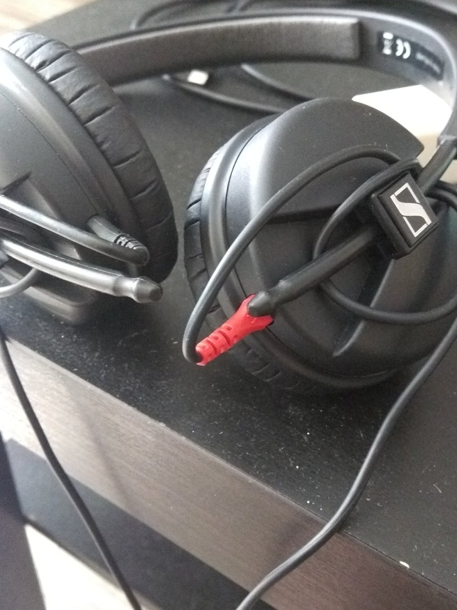 EladLevin's tweet photo. @SennheiserUSA having the wire connect to the ear cup as you do on the HD25 Lite makes every slight tug cause this connection to become loose. I wrap the wire around to try and avoid this. Replacement pair already giving me the same issues as the one I sent in. #baddesign https://t.co/ozFyHUAc59