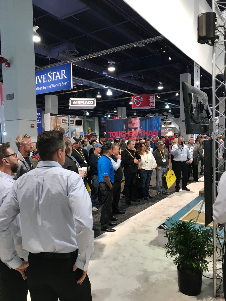 LATICRETE's tweet photo. Big turnout at the #laticrete stage at #WOC2018 for our NXT LEVEL DL over STRATA_MAT demo! #stratamat #uncouplingmembrane #nxtlevelDL #selfleveling #cement #underlayment https://t.co/jH0HMvshXj