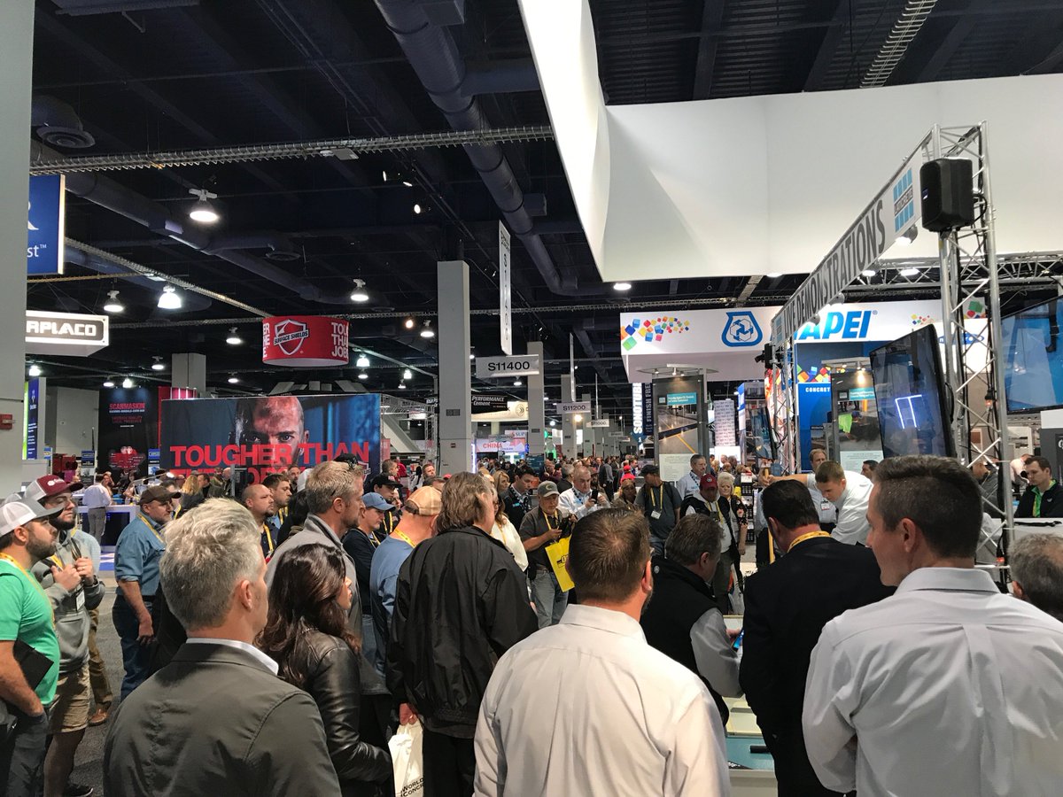 LATICRETE's tweet photo. Big turnout at the #laticrete stage at #WOC2018 for our NXT LEVEL DL over STRATA_MAT demo! #stratamat #uncouplingmembrane #nxtlevelDL #selfleveling #cement #underlayment https://t.co/jH0HMvshXj