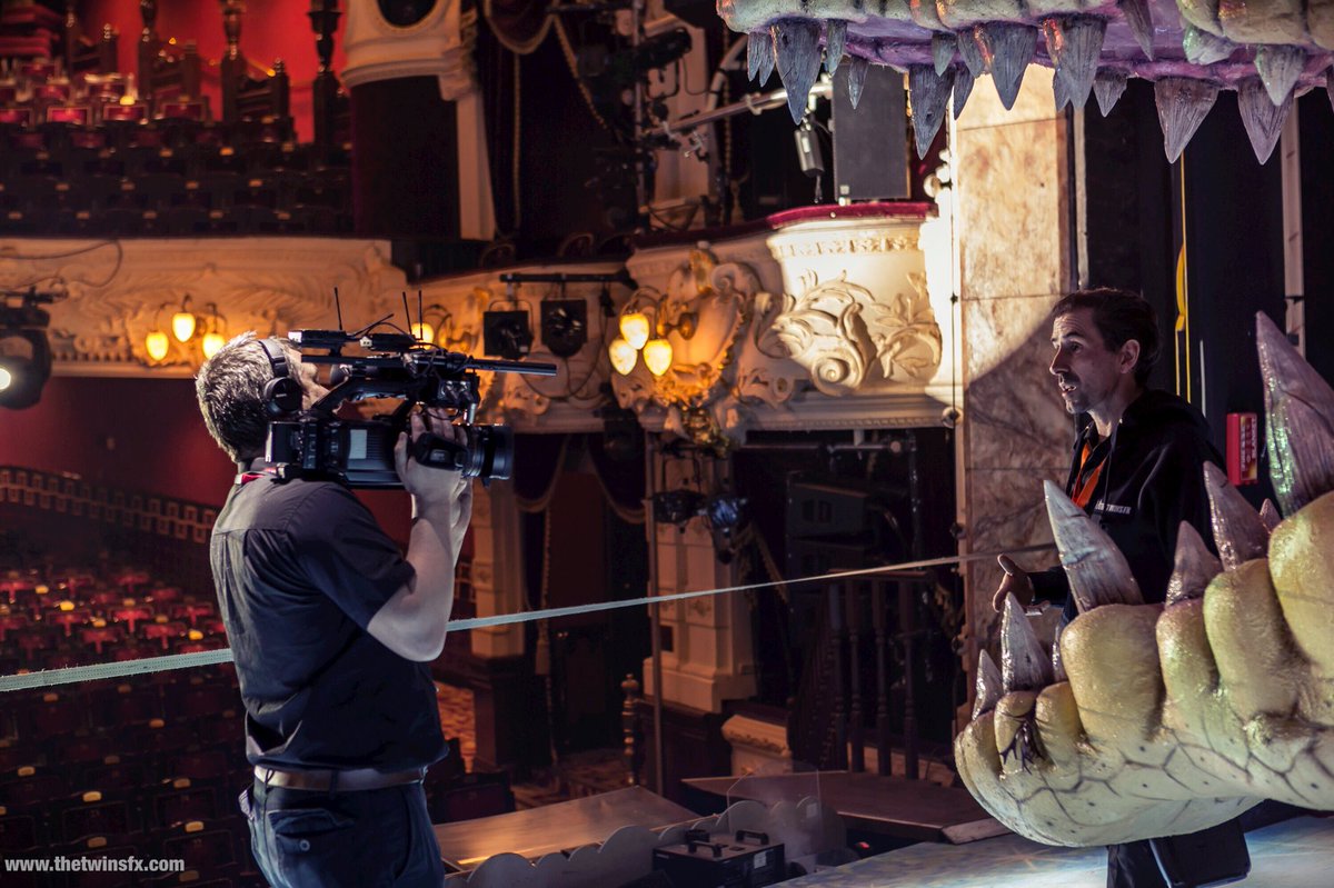 thetwinsfx's tweet photo. A bit more BBC time ...... #thetwinsfx #bbc #truenorth #andaction #timeformycloseup #filming #qdos #snap @thetwinsfx @QdosPantomimes @TheatreRoyalNew @KB_Event https://t.co/FRuMZAUoBL