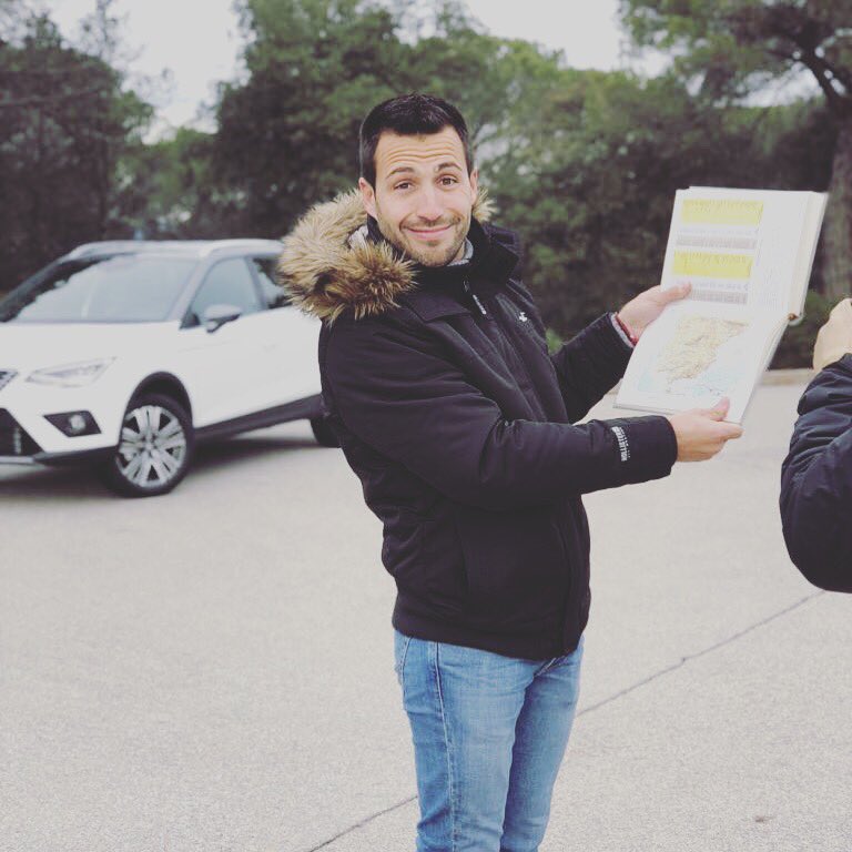 cris__cano's tweet photo. “Cris! Ponte guapo va!” “Ok....así?!”🖐🏻🤓 #humor #tonteo #diversión #jugar #disfrutar #careto #presentador #rodaje #SeatArona #canal #youtube @carnovo #comparador #ofertas #coches #nuevos #pruebas #comparativas #valoración #opinión #suscríbete 🎬😜 👉🏻 https://t.co/NI57cJn6Yv https://t.co/7bslz9ec8D