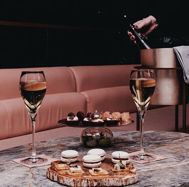 MYDRAP_NA's tweet photo. Dinning at its finest. #cottonsingleuse #mydrap #mydraphospitality #botanistdinning #fairmontmoments #finedinning https://t.co/7JEwqjwtCj