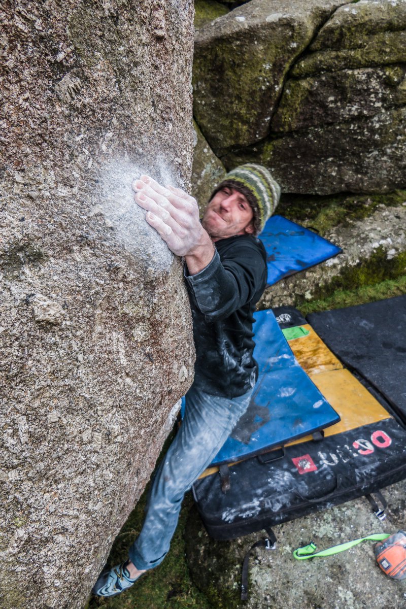 Joe Harris smashing his way up his project, first go of the day!
Arkham at Bonehill is a classic Dartmoor compression problem that requires an equal measure power and tekkers to complete.
What it lacks in beauty it makes up for in moves!
Nice work dude!