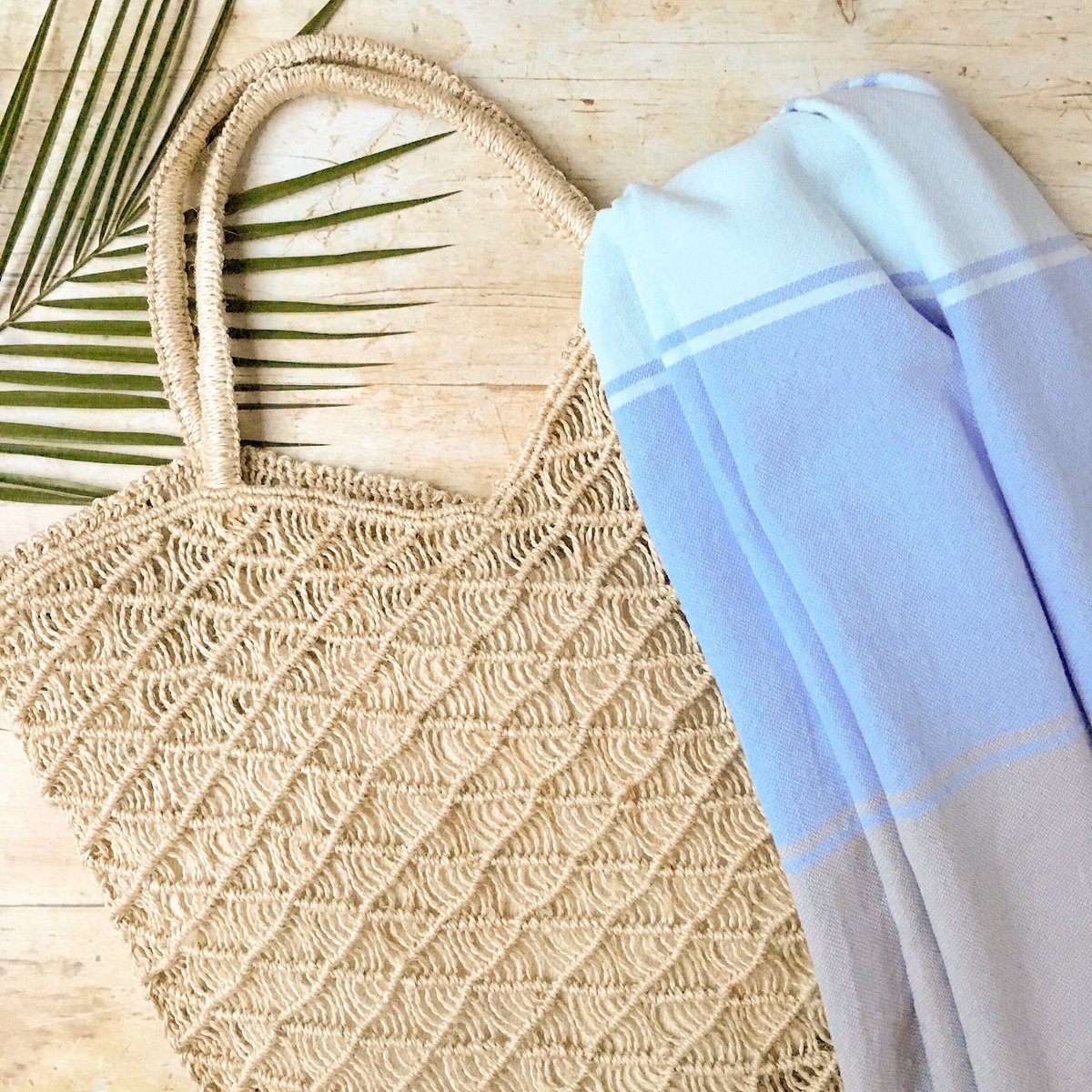 🌴 Who else is fed up with these grey, damp days?  Dreaming of beach getaways? Not just us then!
This is the Olivia Jute Tote Bag in Natural and the Annecy Hammam Towel in Cornflower🌴sandandsalt.co.uk #hammamtowel #jutebag #sandandsalt #beachlife #simplelife #holidayinspo