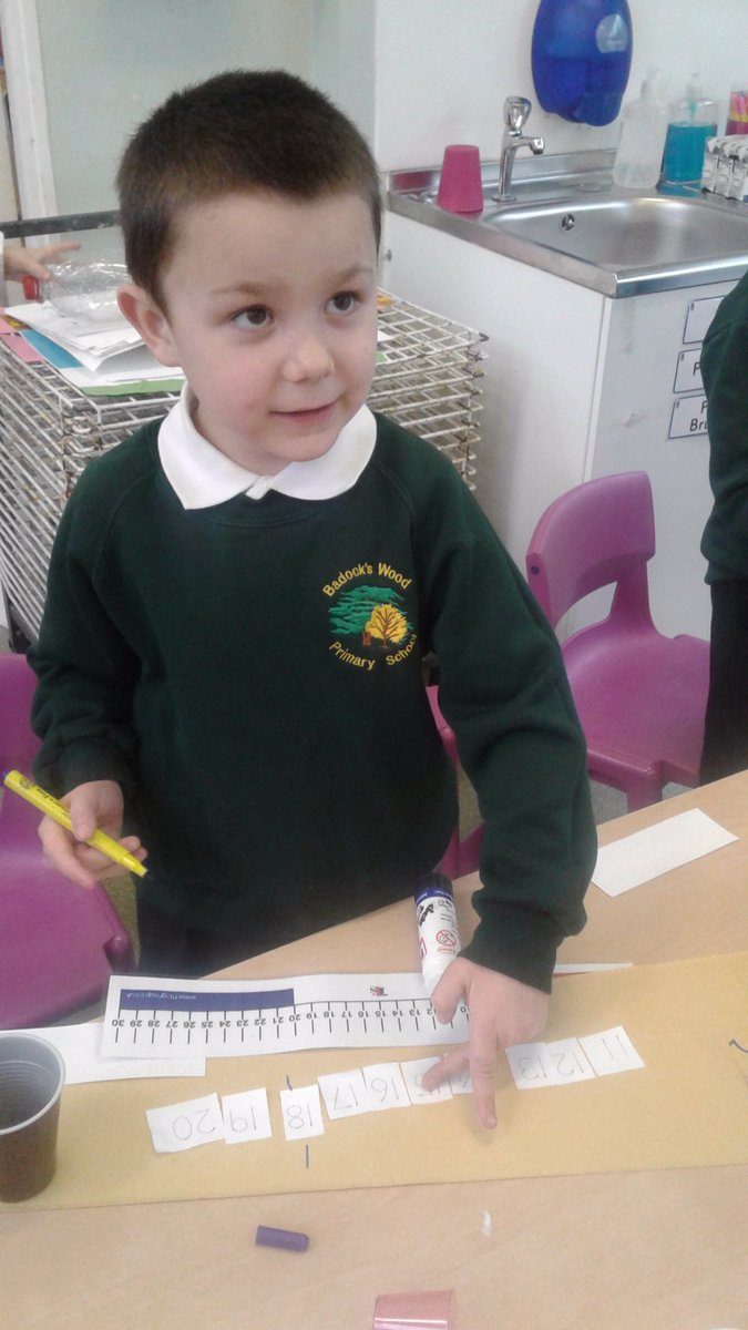 ReceptionBWPS's tweet photo. Numbers and counting everywhere!  We can recognise numbers to twenty and can count the correct amount of objects @badocksprimary https://t.co/t3nuPzyENL