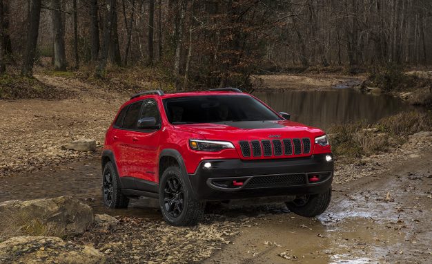 HendersonAuto's tweet image. Check out the restyled 2019 @Jeep Cherokee. blog.caranddriver.com/here-it-is-the…