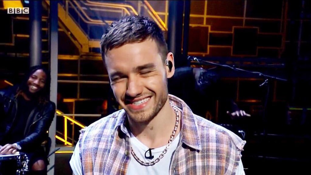 Still votingg #LiamPayne #BestSoloBreakOut #iHeartAwards