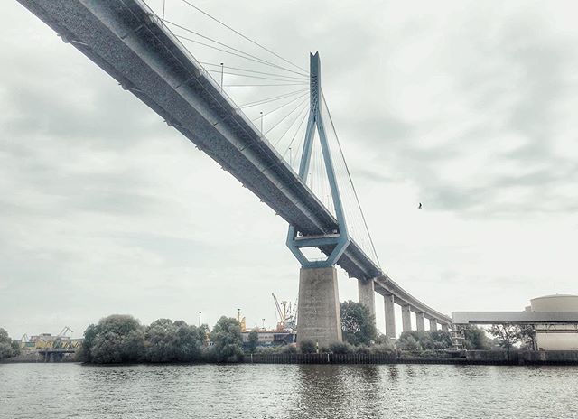 FeliceonTour's tweet image. Noch ist der #brückendienstag nicht zu Ende! Deshalb hier eine Brücke an der wir auf etlichen Touren vorbeigefahren sind, aber noch nie über die Köhlbrandbrücke fuhren. Ihr schon einmal? #bridgetuesday