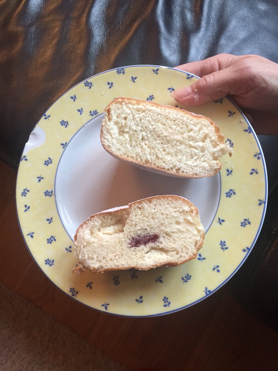 ElliotJohns1's tweet photo. Is this classed as a ‘Jam Doughnut’ these days @LidlUK 😂😂 https://t.co/8ek3ud9NKC