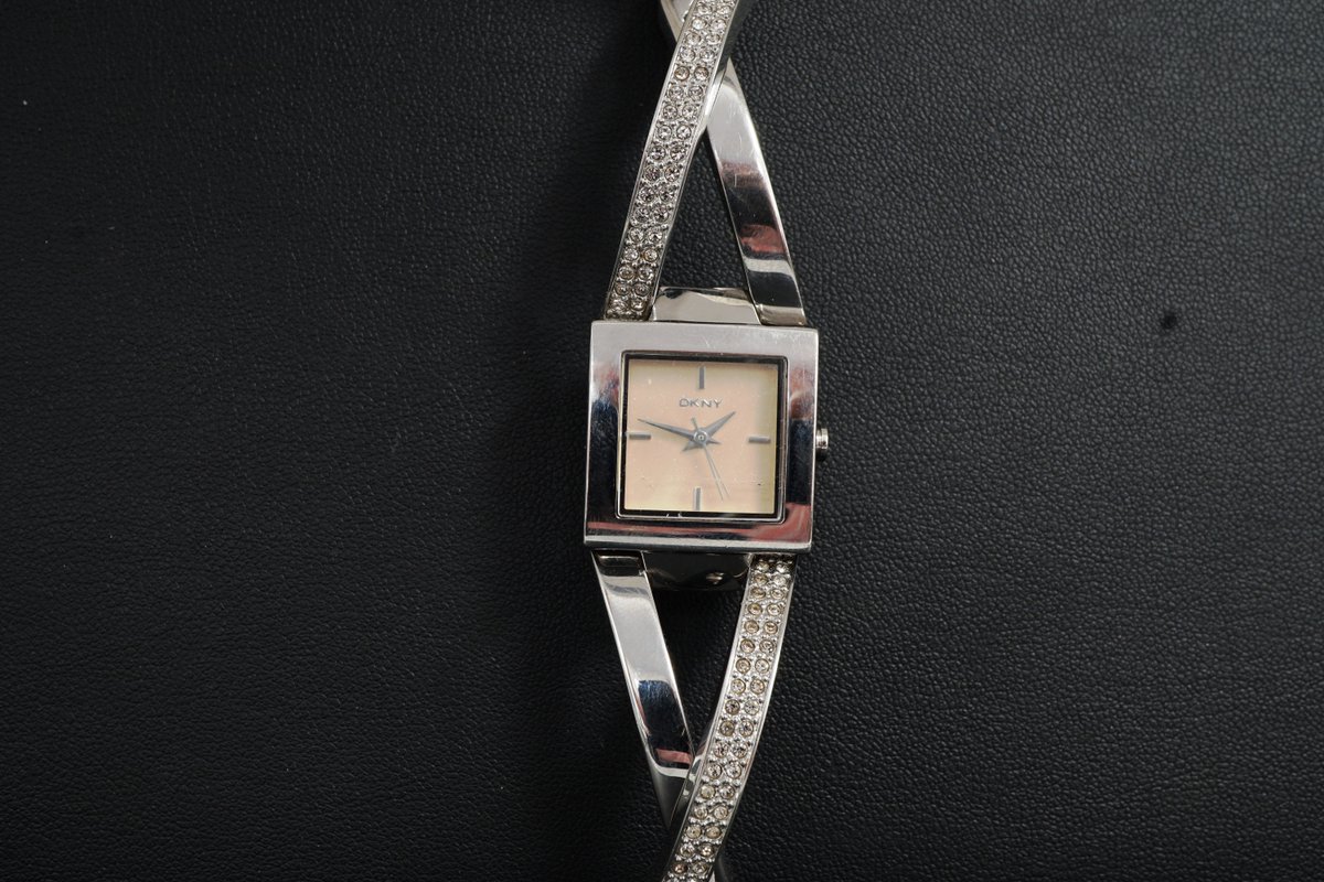 totalwr's tweet image. Dazzling! DKNY does it gain with an ultra stylish timepiece that makes our eyes sparkle with envy. #dkny #watches #sparkle #bling #horology