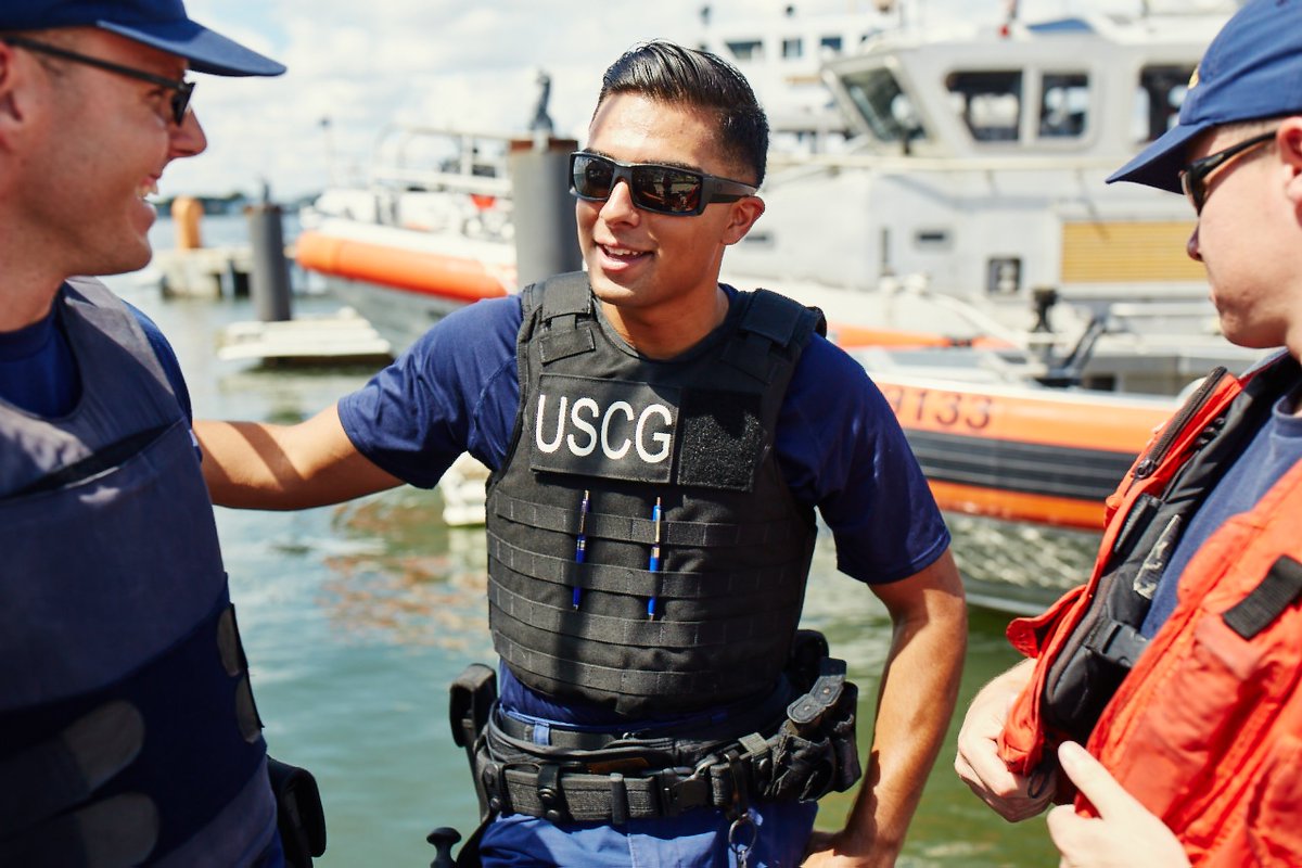 _futuresmag's tweet photo. Paul's goal is to one day join the Drug Enforcement Administration or FBI. With the unique training and experience the @USCG provides him, he's well on his way to achieving that goal. #Coastie #USCG #CoastGuard https://t.co/xTfGiQkDoa