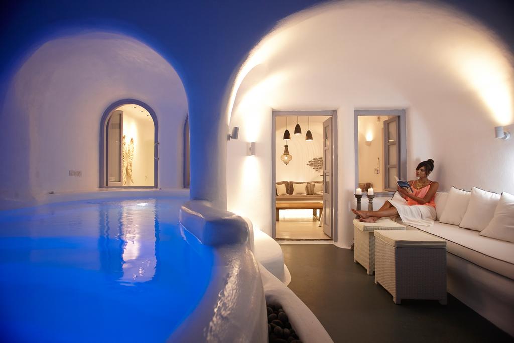 byunique_com's tweet photo. The Infinity Suite! Danaโs infinity suite is a 125sqm suite between two glorious private heated pools with amazing view of Caldera in Santorini Island! For more informations visit: https://t.co/zvKcLmdLy8
#Dana #infinitysuites #infinity #Santorini #Greece #island https://t.co/d6uQf6nY8T