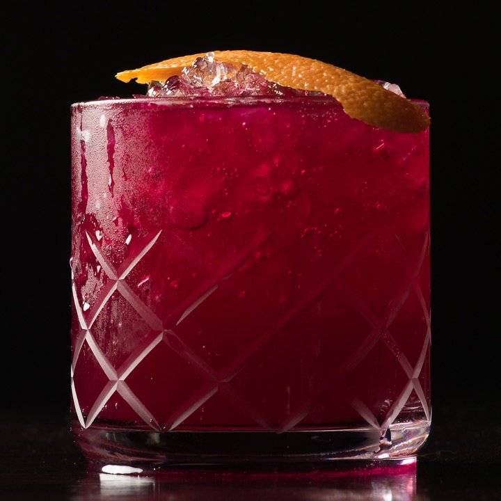 If you're trying to get fit this year but don't want to give up the fun of hanging at the bar with your friends ow.ly/D1UQ30hxdGE Try out these healthy cocktails, they might change the way you drink via <a href="/Liquor/">Liquor.com</a>