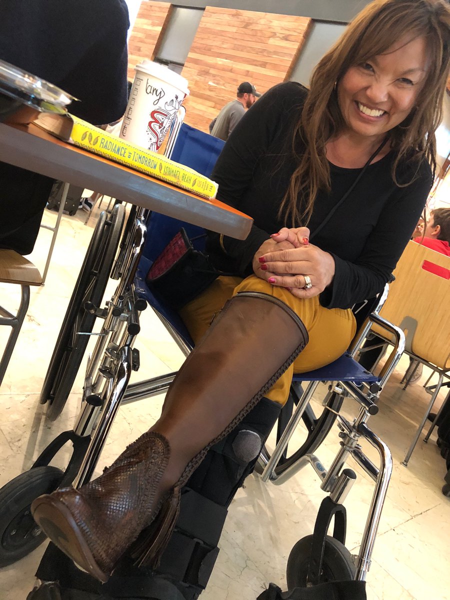 UnityMyra's tweet photo. Just before leaving Cancun, a pair of handmade boots to enjoy! https://t.co/XMyhiG5tTE