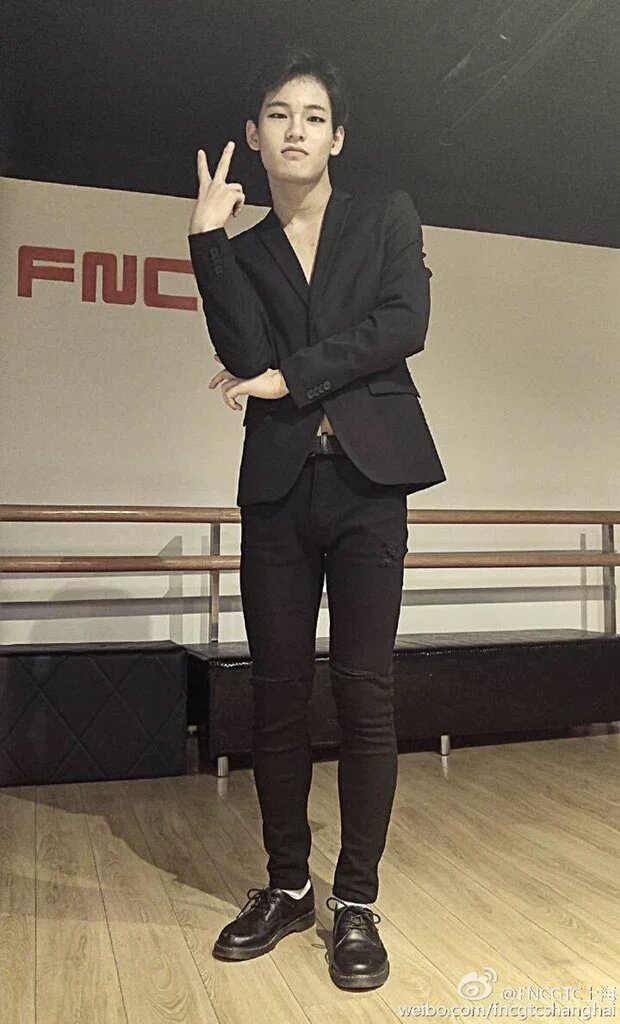 seunghyubcd's tweet photo. After left Pledis, he joined FNC Global Training Center Sanghai Branch (aka FNC GTC SH) is a training academy (with BLK's I (Jongin) and AceMax Red)
#์๋ช
๋ช
#๋ฏน์ค๋์ธ #๋ฏน๋ #๋น๋๋_์๋
#๋ฐ์ดํน #YaoMingming #Byking #BLK #ACEMAX_BLACK #MIXNINE https://t.co/oTRBG6Hpg8