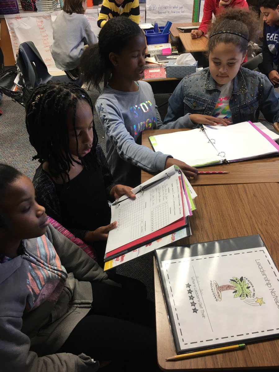sjeter10's tweet photo. Our fifth grade accountability partners from Ms. Davenport's Class @Jdavenport2018, came to help us prepare for student led conferences. Thank you fifth graders! #leadership https://t.co/1tYiR4LNR4