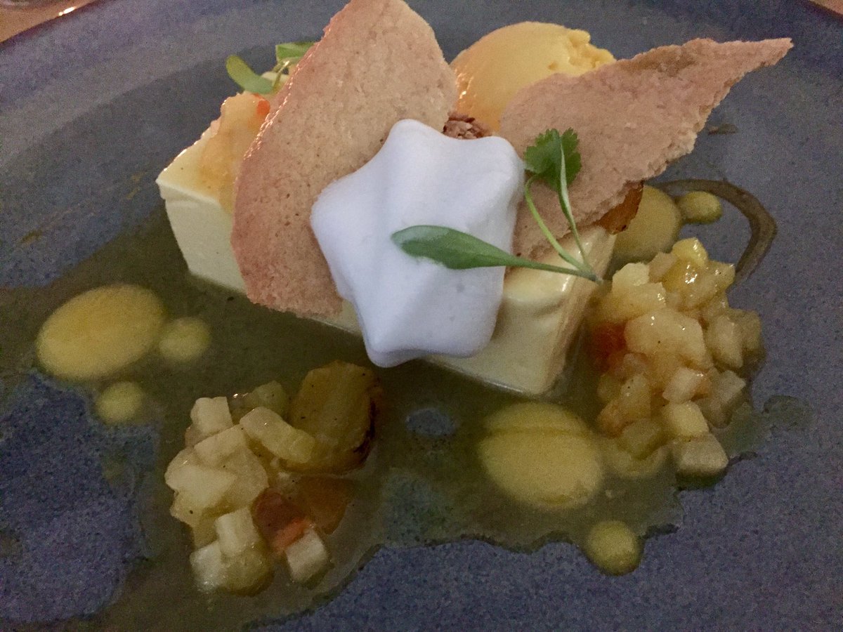 @JamesMason0406 
Head Chef <a href="/KentisburyG/">Kentisbury Grange</a> 
<a href="/PetrocOfficial/">Petroc</a> 
2015 South West Young Chef of The Year 
2016 MasterChef 
2016 YNCOTY 

Passion Fruit Mousse 
Spiced Pineapple 
Coconut/ Exotic Fruit 

#quality #taste