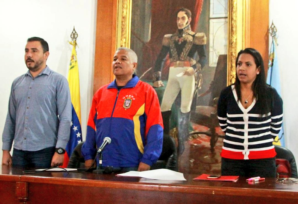 Herminia_kayapa's tweet photo. Hoy en sesión especial del Consejo Legislativo conmemoramos la lucha histórica del Pueblo aquel #23Ene hace 60 años, liderada por Fabricio Ojeda y traicionada por la oligarquía. ¡Nunca más una Traición! #EleccionesEnDefensaDeLaPaz @NicolasMaduro @dcabellor @HectoRodriguez https://t.co/eaLRBPg0tK
