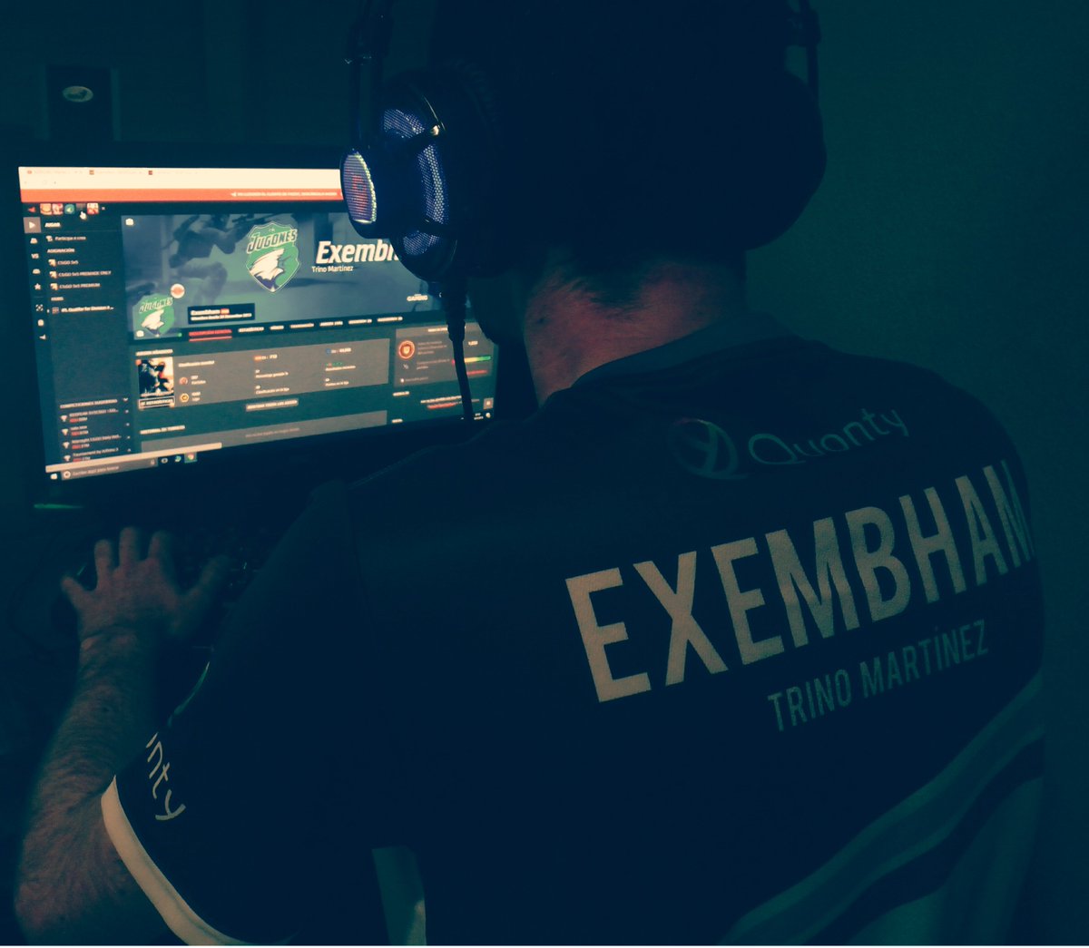 #NuevaFotoDePerfil De manos de @Jugones_Team @Quontycanal <a href="/InstantGamingES/">Instant Gaming</a> <a href="/ShaphiRaDesigns/">ShaphiRa (Safi) 🌹 Ainoa Mrtz</a> ¡Gracias por la camiseta a todos! Especialmente a @JE1KEN y <a href="/roteo87/">|3| Sandokán</a>. Ahora a estrenarla en esta temporada y espero también estrenarla en @DreamHackSpain #GoJugones