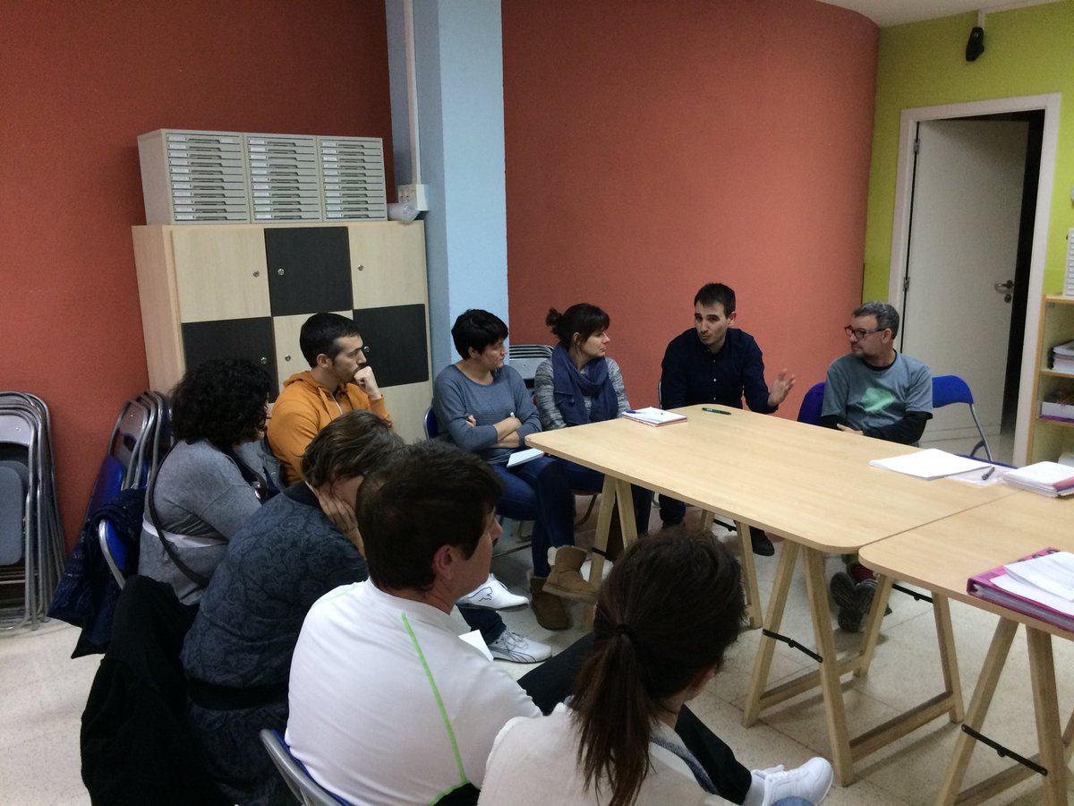 IEDMangrane's tweet photo. 👍Posem fil a l’agulla! Avui  amb les famílies voluntàries encetem col•laboració amb les comissions de centre #festes #biblioteca #convivència #plurilingüe #esports #sostenibilitat #juntsmillor Gràcies per la vostra implicació 👏 @DavidSubirats @Eusebi @ferrantorba @martasaless https://t.co/ZDJ6fVoRWF