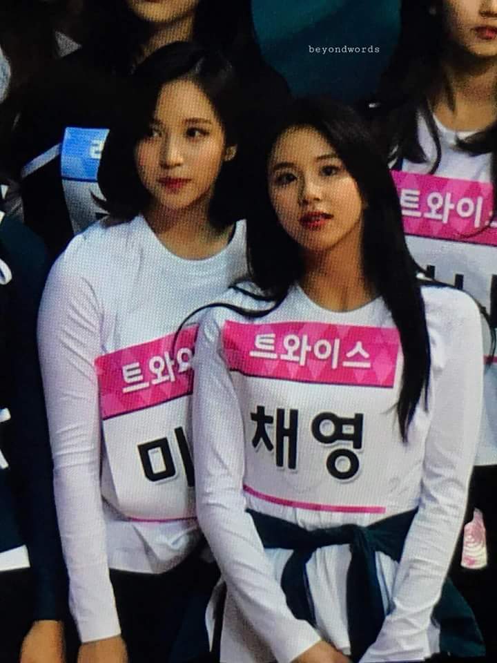 Min58332542's tweet photo. เหมือนสามีภรรยามาชมงานดอกไม้ไฟกันเลยง่ะ 🐧🐯🌈 #TWICE #MICHAENG https://t.co/SW6g2WvmEc