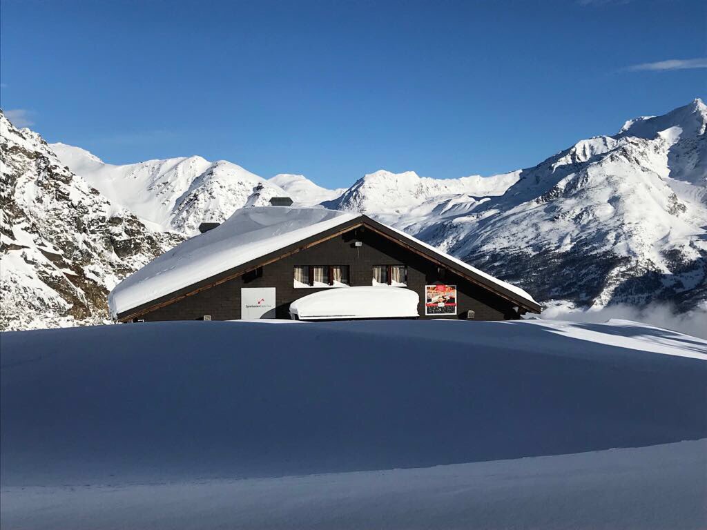 Pascal_Schaer's tweet photo. Schneemässiger geht kaum - #SaasFee  https://t.co/WqMqNYL7Pf @MySwitzerland_d #snow @valaiswallis https://t.co/VlUmbH3QRP