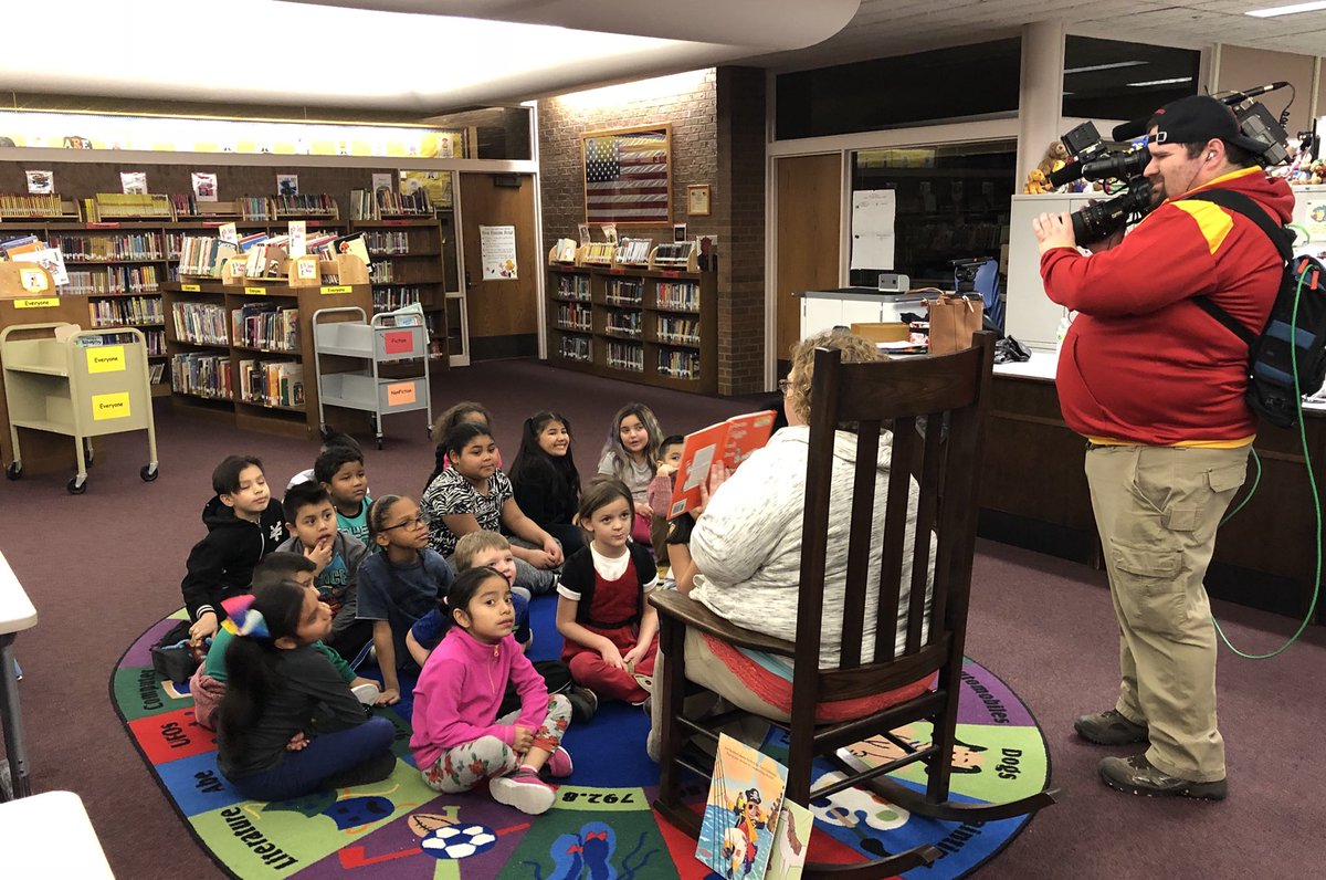 Jen_Griswold's tweet photo. We were just live on @3NewsNowOmaha #UpfrontAt4 talking about #GiveAChildABook campaign as coworkers read to kids with @CompletelyKIDS1. @ScrippsNational @ScrippsHowardFd https://t.co/UuVBs7qKiH