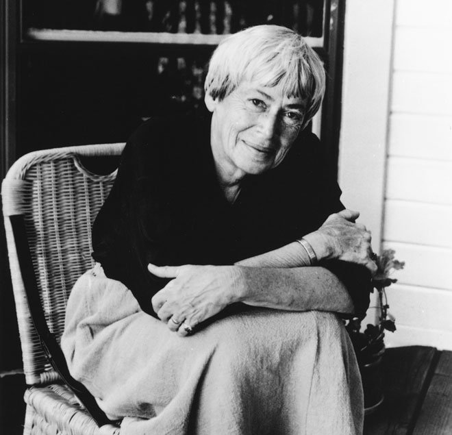 Dostumuz, yazarımız Ursula K. Le Guin'i kaybetmenin derin üzüntüsü içerisindeyiz.