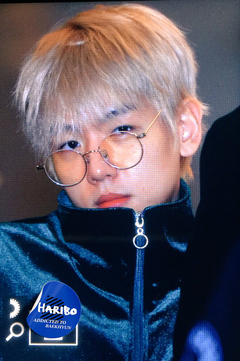 506haribo's tweet photo. 180124 김포공항 출국 #백현 #BAEKHYUN https://t.co/l3rLlqJ6D7